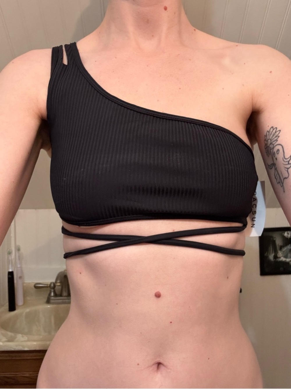La Hearts One-Shoulder Black Ribbed Wrap Sports Bra